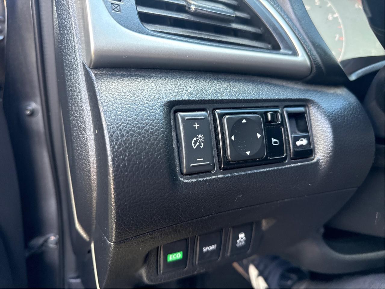 2016 Nissan Sentra SV Photo