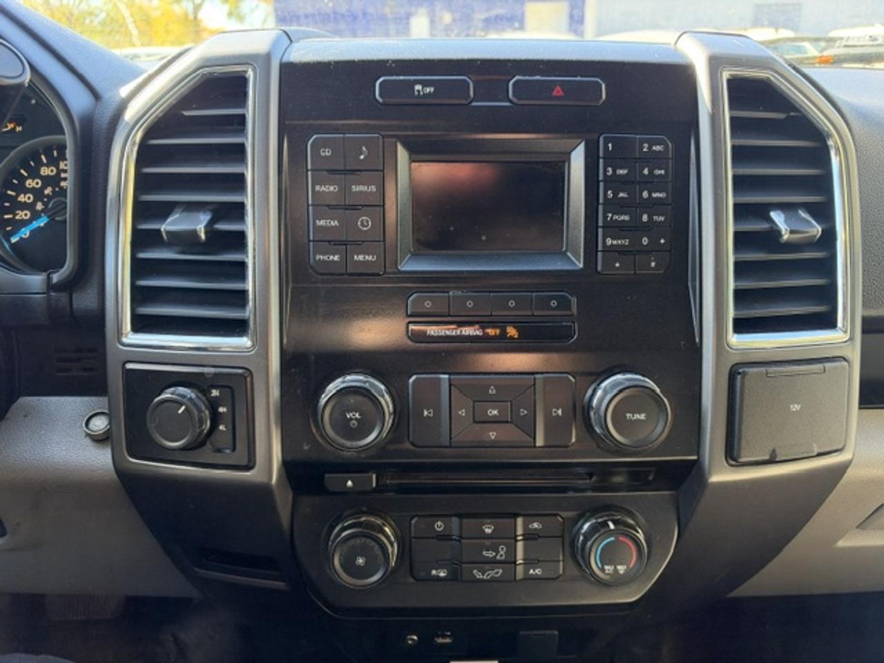 2015 Ford F-150 4WD SUPERCREW 145" XLT CREW CAB Photo