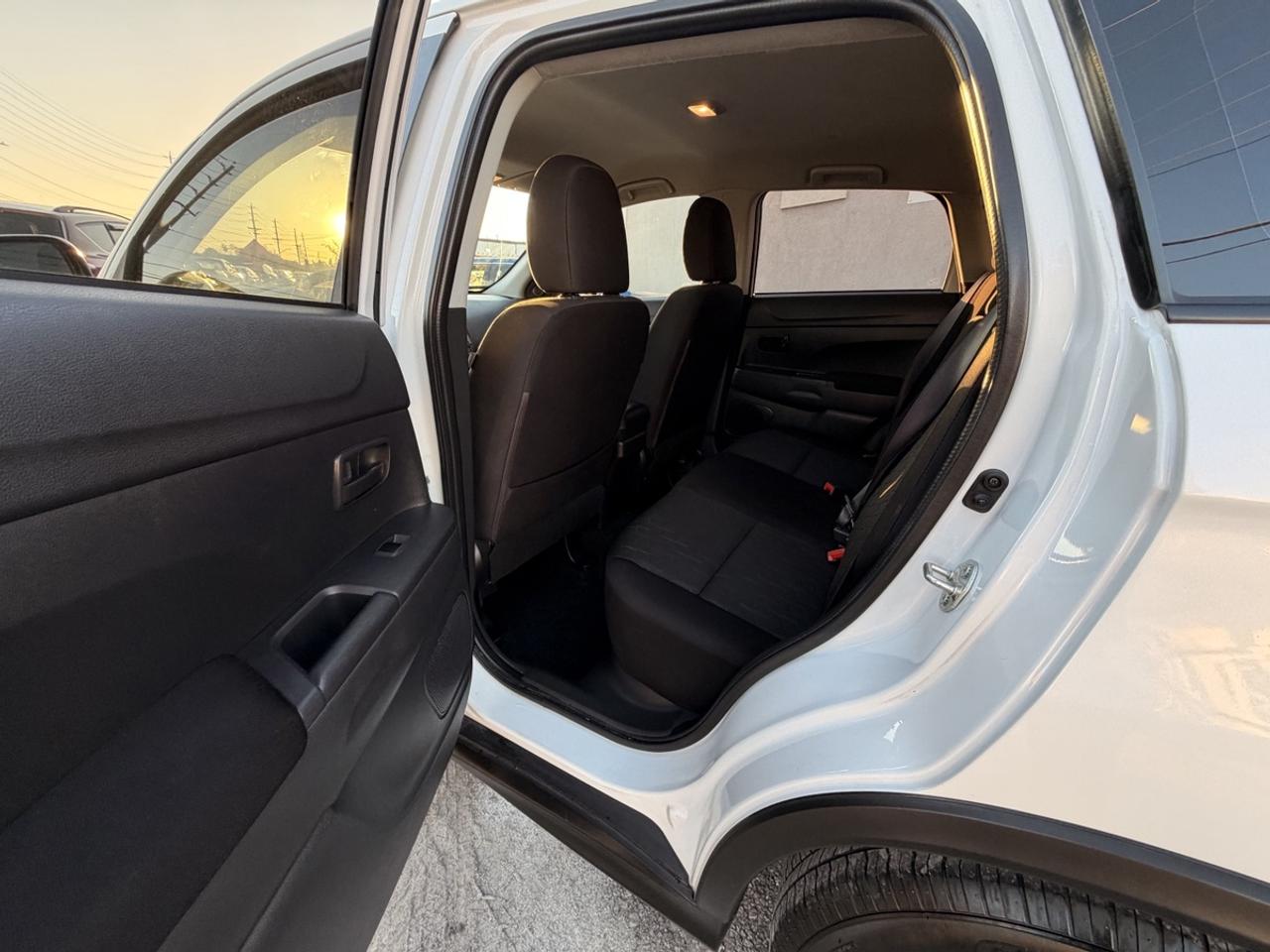 2021 Mitsubishi RVR ES Photo