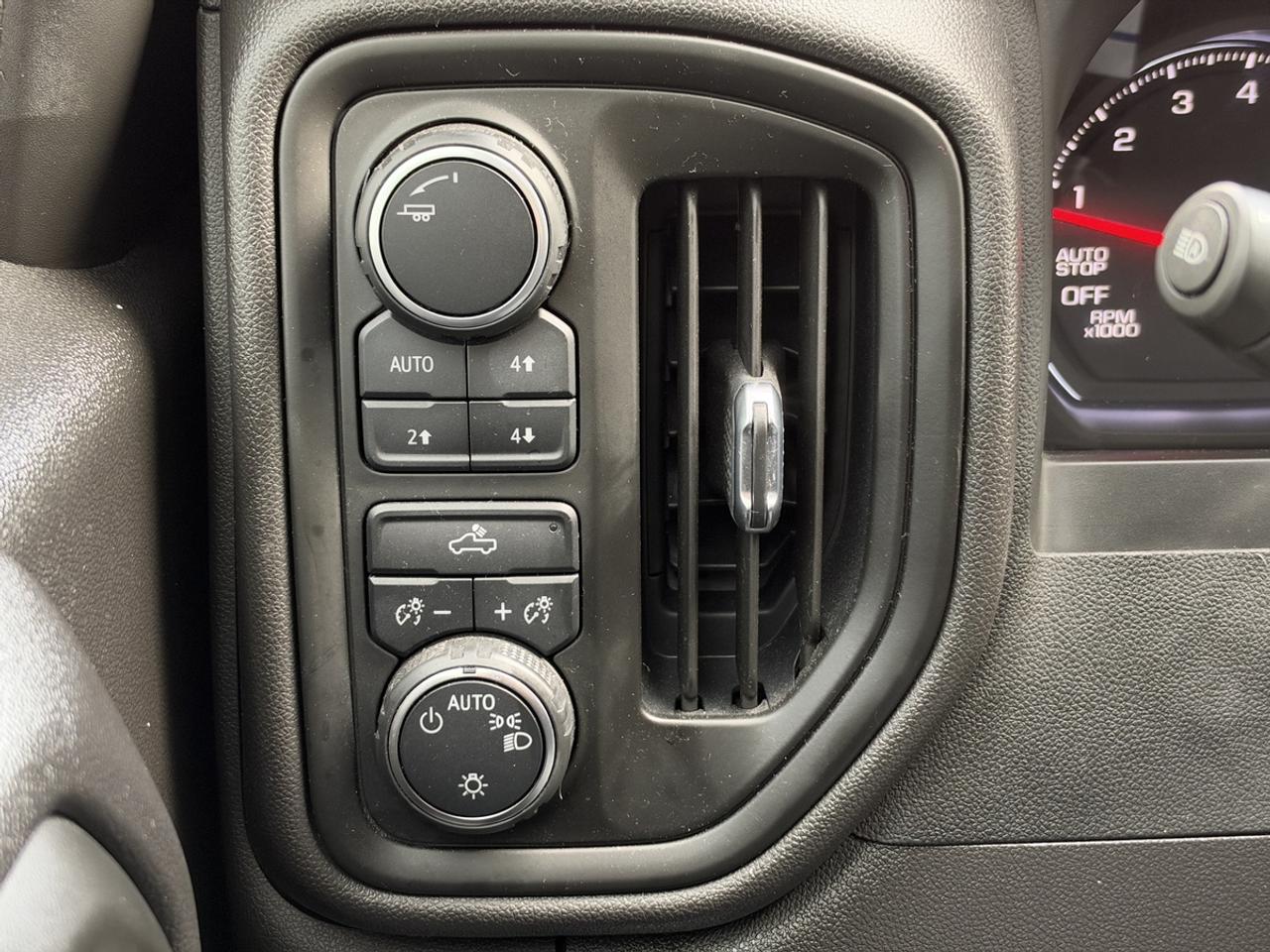 2022 Chevrolet Silverado 1500 Custom Trail Boss/Z71/2.7 Turbo/Crew Cab Photo