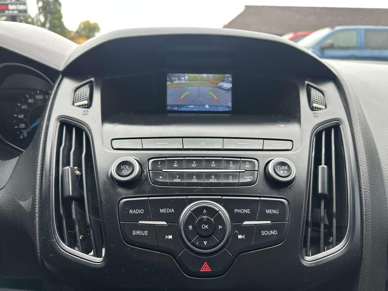 2018 Ford Focus SE Photo