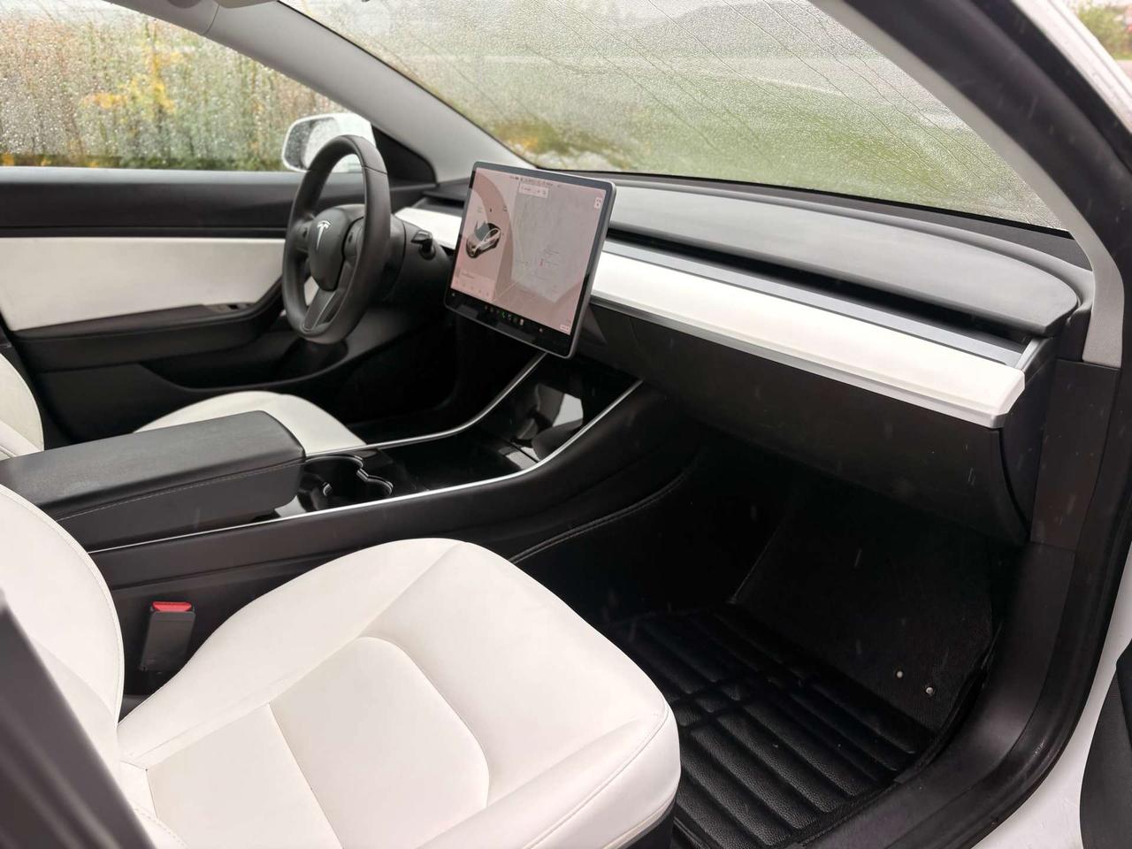 2020 Tesla Model 3 Performance, AWD, White on White, Photo