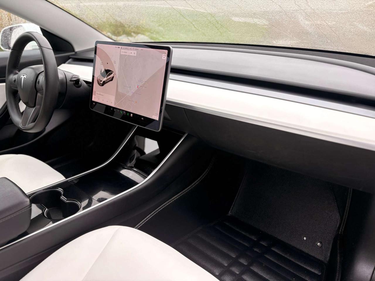 2020 Tesla Model 3 Performance, AWD, White on White, Photo