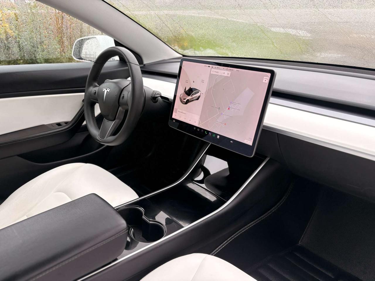 2020 Tesla Model 3 Performance, AWD, White on White, Photo