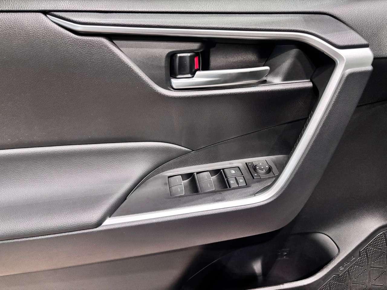 2025 Toyota RAV4 XLE AWD Photo