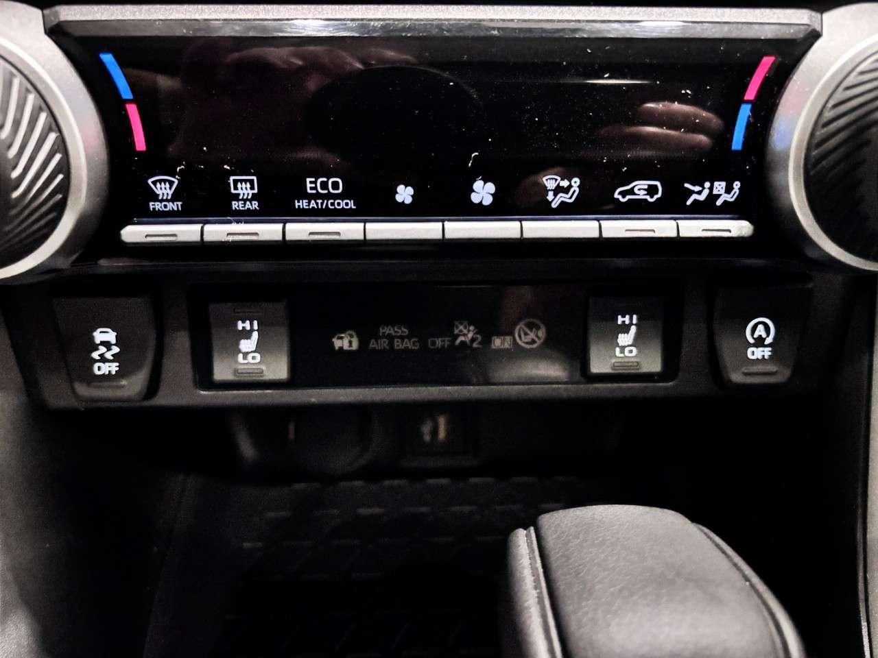 2025 Toyota RAV4 XLE AWD Photo