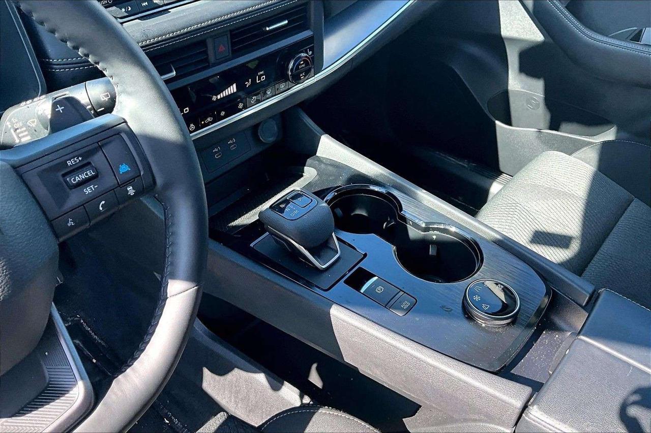 2025 Nissan Rogue SV Moonroof / 90 DAYS NO PAYMENTS Photo