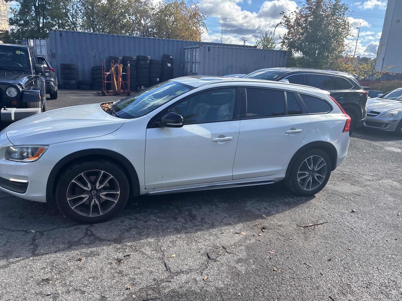2016 Volvo V60 Cross Country Photo5