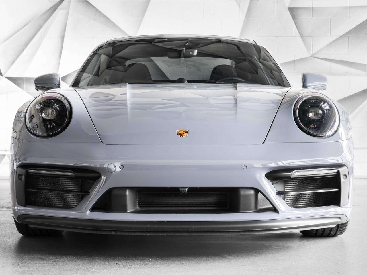 2023 Porsche 911 Carrera GTS Photo1