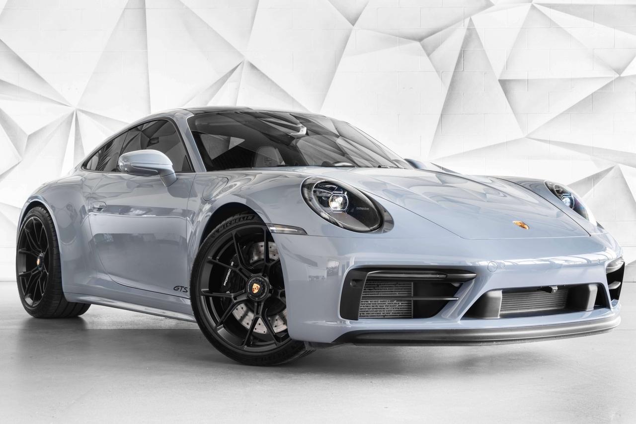2023 Porsche 911 Carrera GTS Photo2