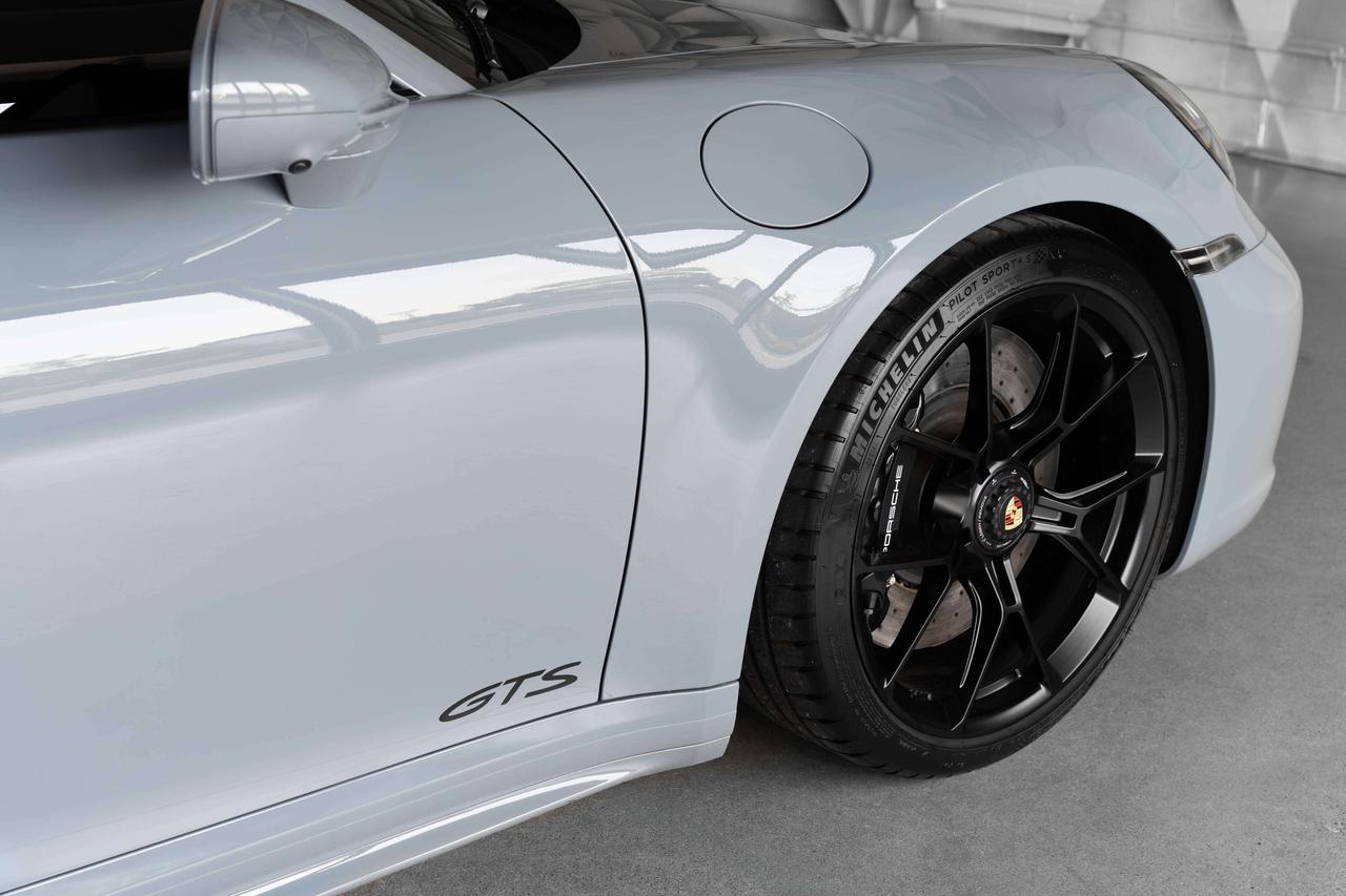 2023 Porsche 911 Carrera GTS Photo