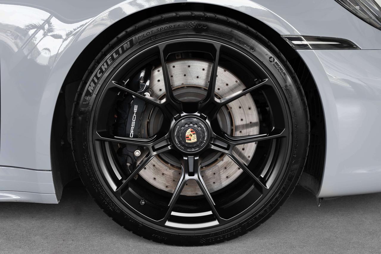 2023 Porsche 911 Carrera GTS Photo