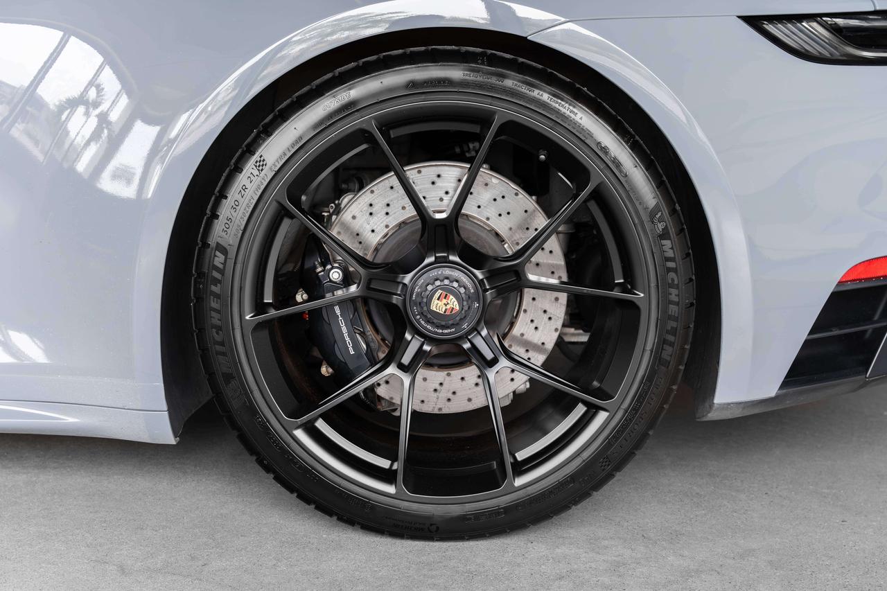 2023 Porsche 911 Carrera GTS Photo