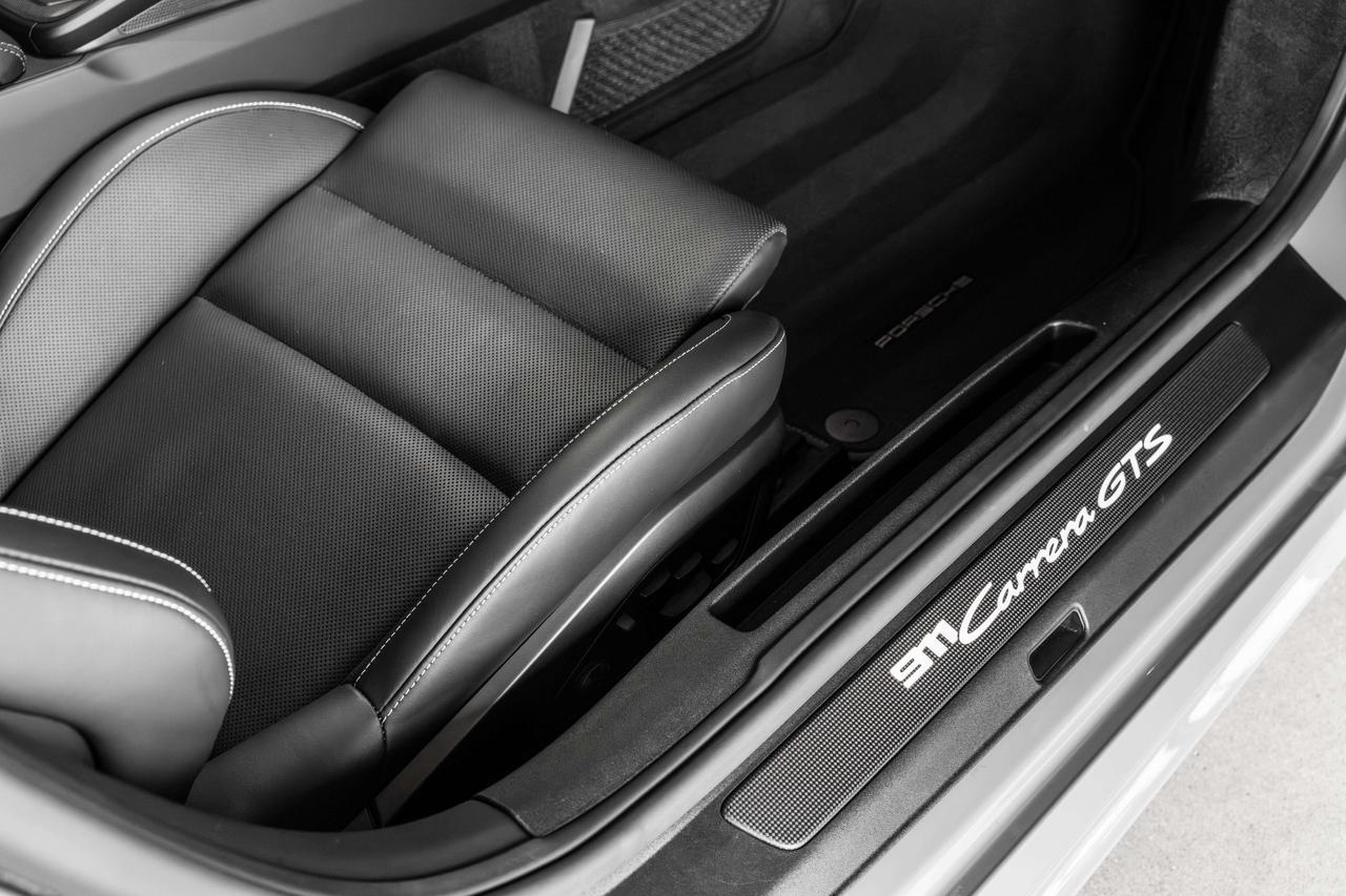 2023 Porsche 911 Carrera GTS Photo