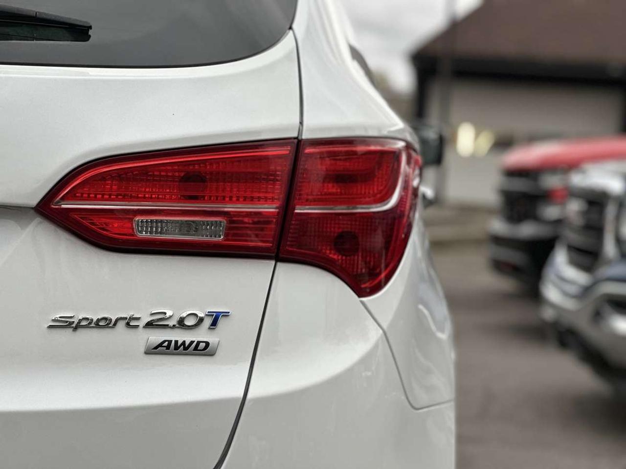 2016 Hyundai Santa Fe Sport 2.0T Photo