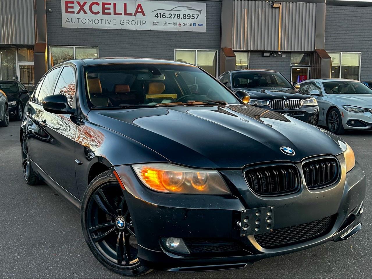2011 BMW 3 Series 323i / Manual / 12.3inch Display Photo0