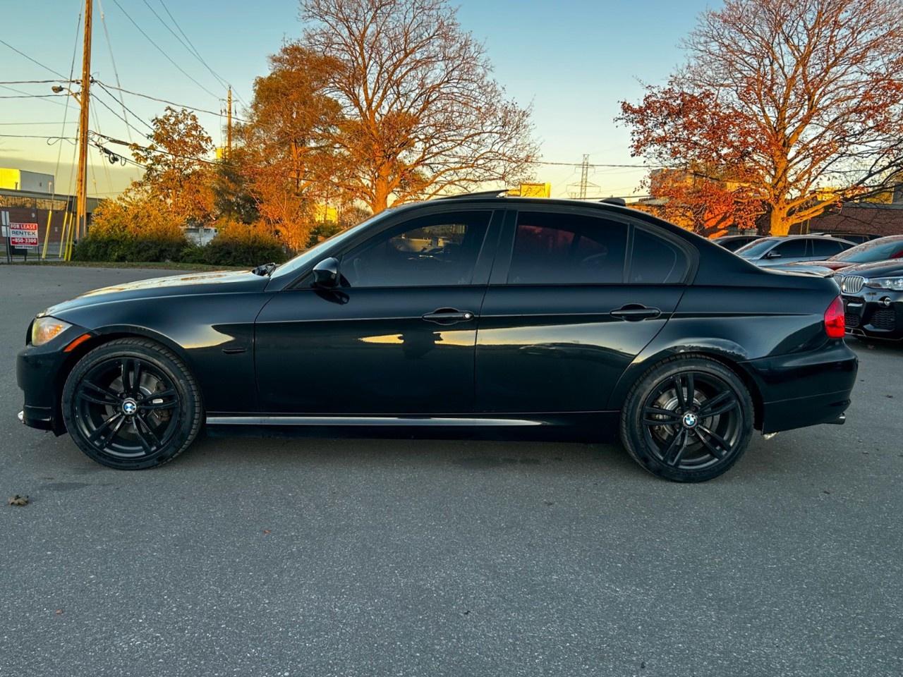 2011 BMW 3 Series 323i / Manual / 12.3inch Display Photo4