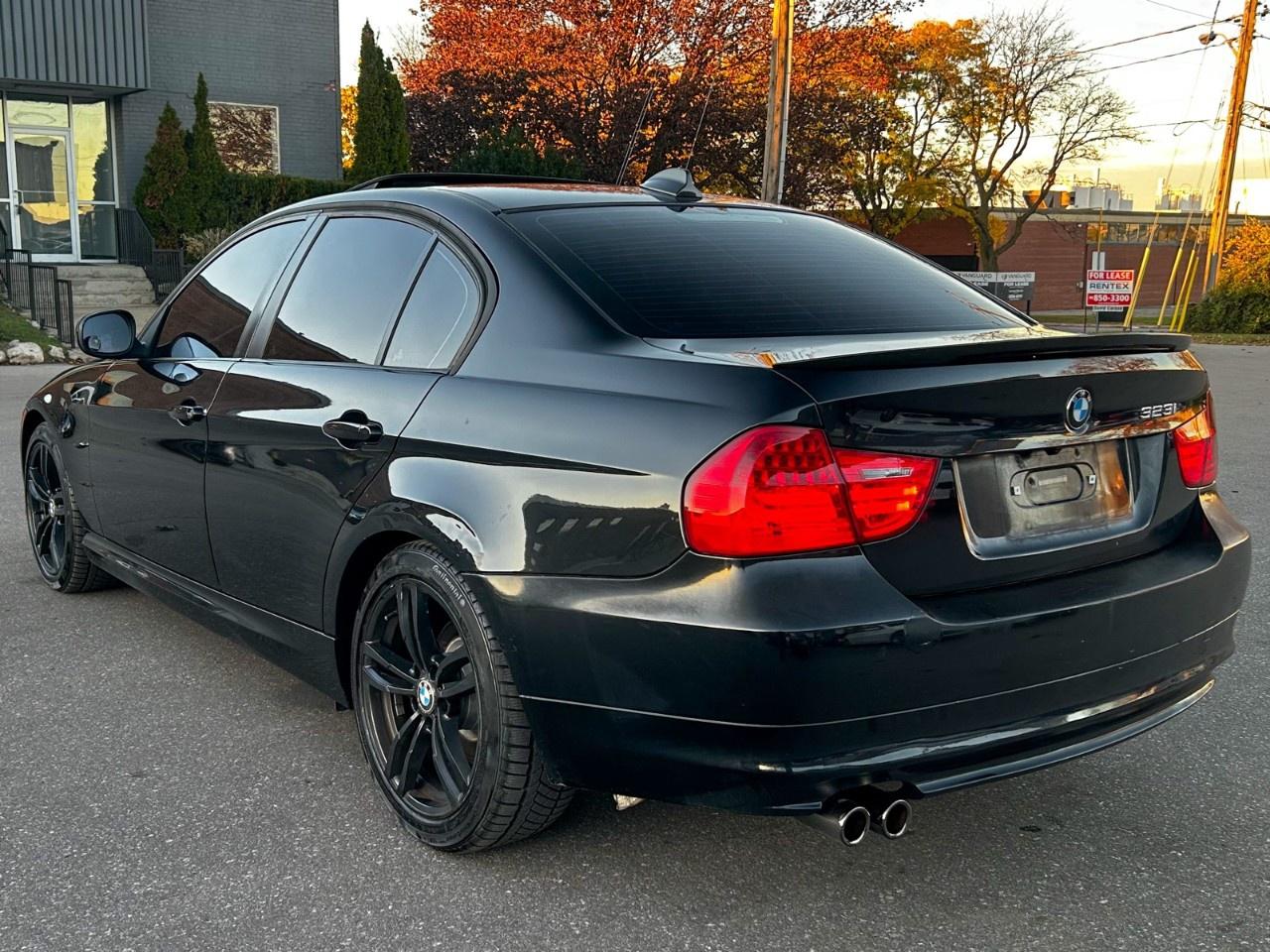 2011 BMW 3 Series 323i / Manual / 12.3inch Display Photo