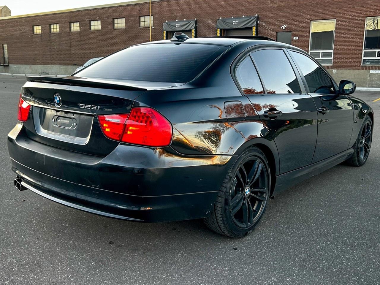 2011 BMW 3 Series 323i / Manual / 12.3inch Display Photo