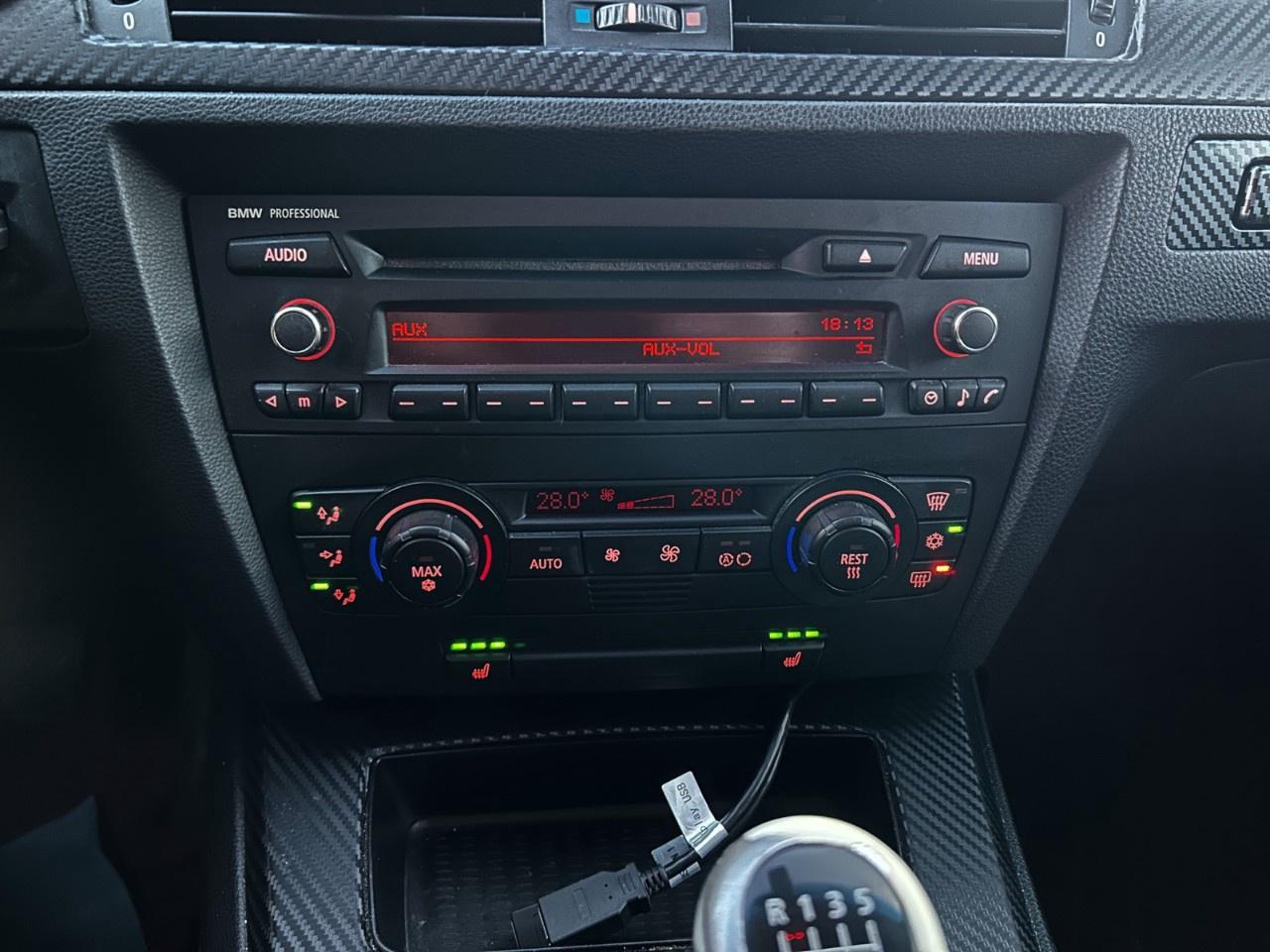 2011 BMW 3 Series 323i / Manual / 12.3inch Display Photo