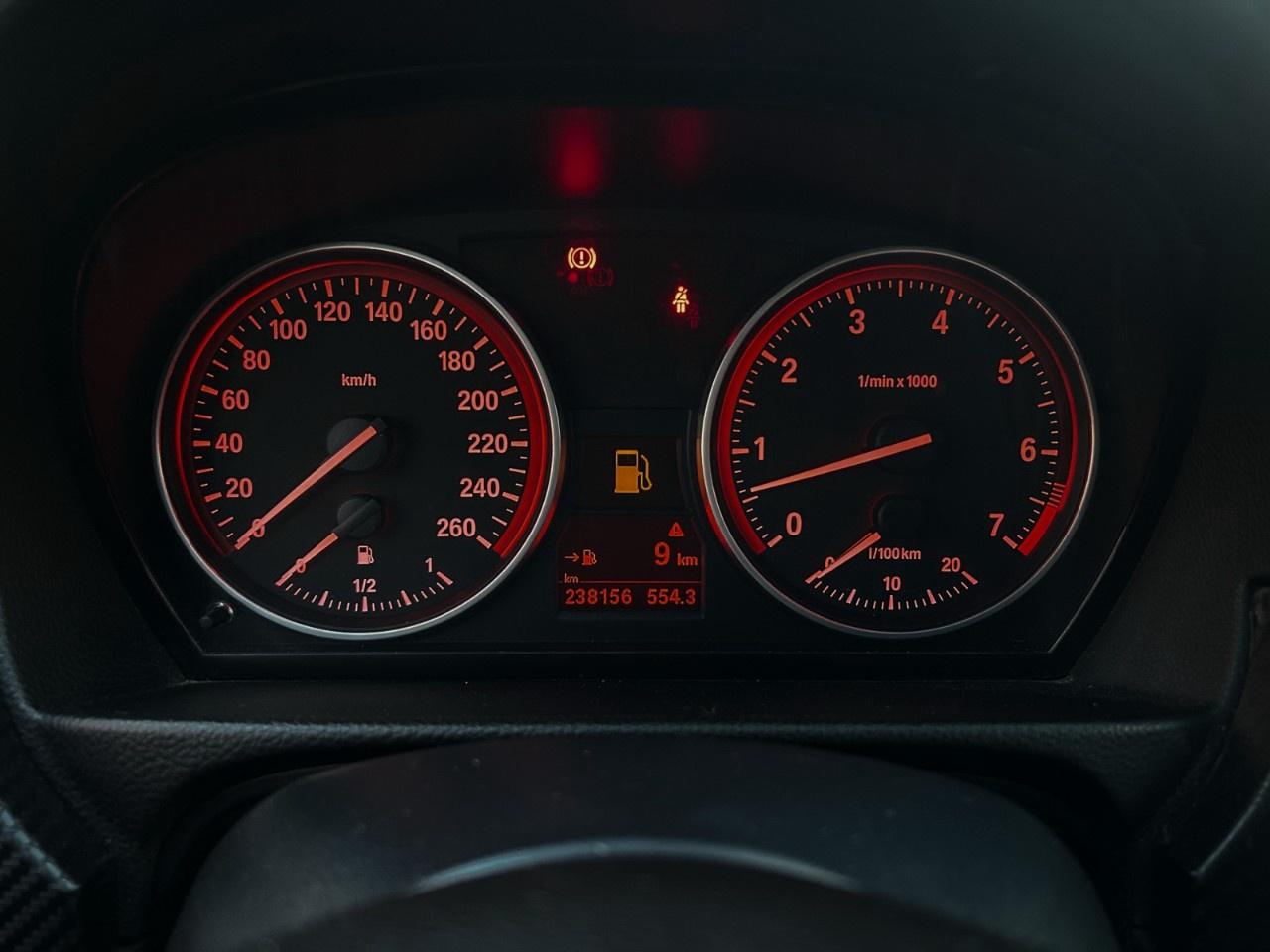 2011 BMW 3 Series 323i / Manual / 12.3inch Display Photo