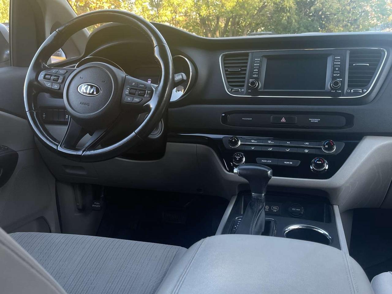 2019 Kia Sedona LX   8 Pass   Carplay   Htd Steering Photo