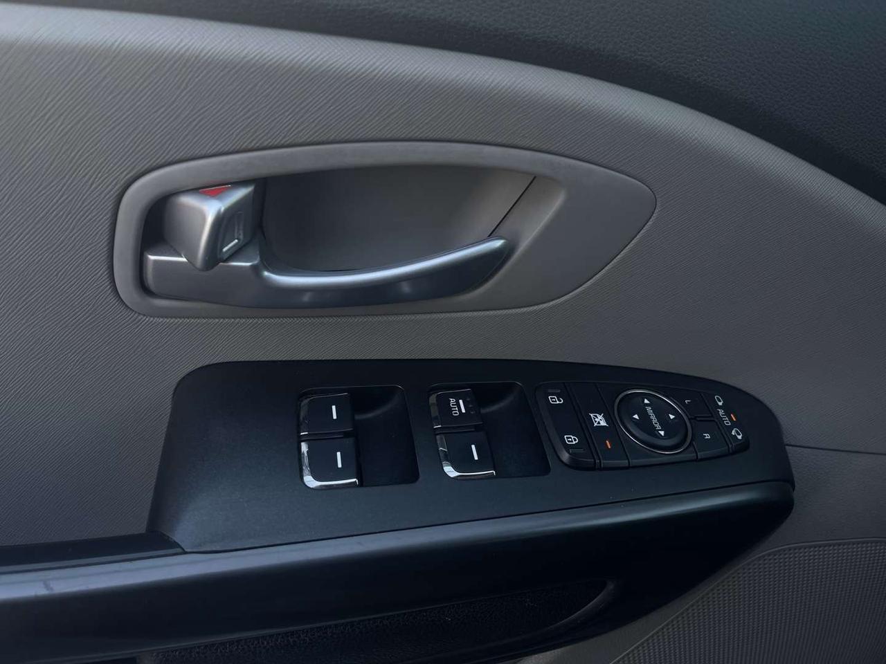 2019 Kia Sedona LX   8 Pass   Carplay   Htd Steering Photo