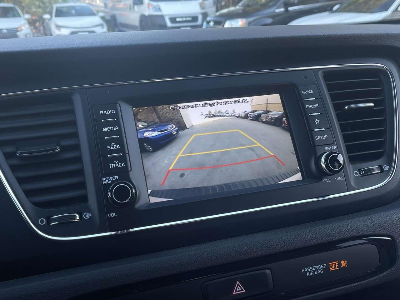 2019 Kia Sedona LX   8 Pass   Carplay   Htd Steering Photo