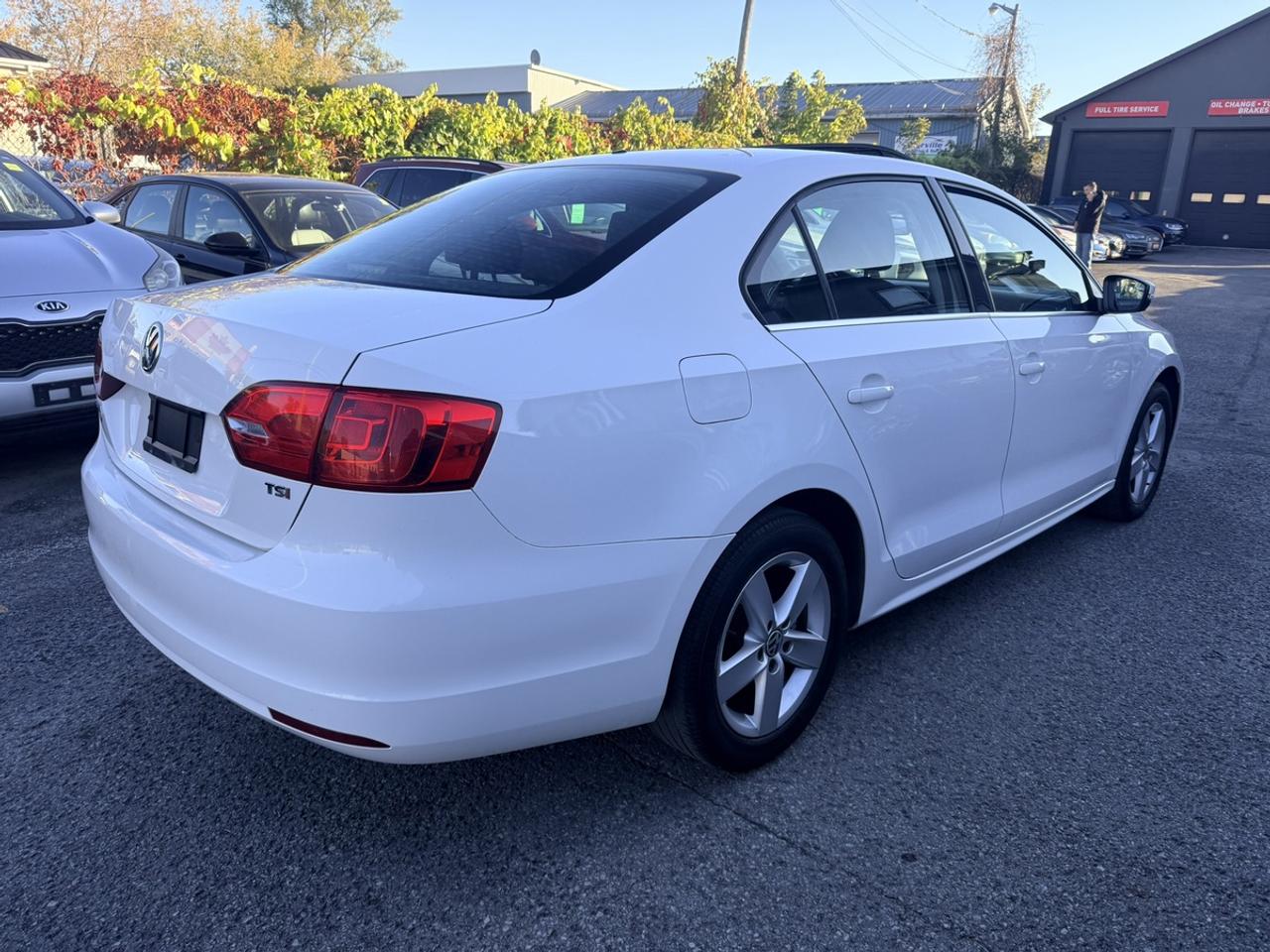 2014 Volkswagen Jetta COMFORTLINE 1.8 TSI - AUTOMATIC - SUNROOF - ALLOYS - ONLY 79,000 KM! - NO ACCIDENTS! Photo