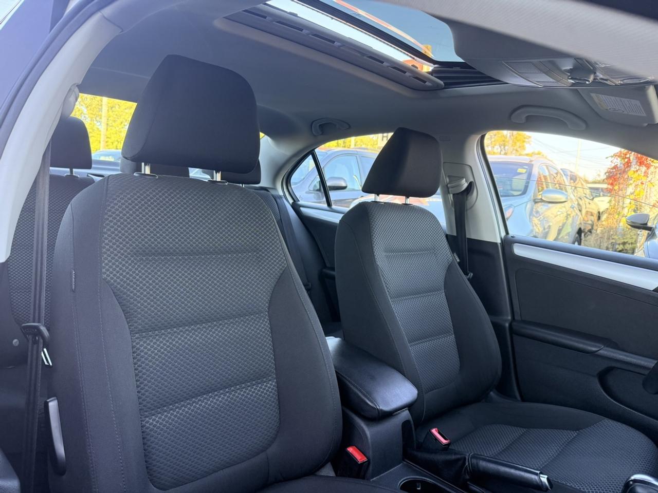2014 Volkswagen Jetta COMFORTLINE 1.8 TSI - AUTOMATIC - SUNROOF - ALLOYS - ONLY 79,000 KM! - NO ACCIDENTS! Photo