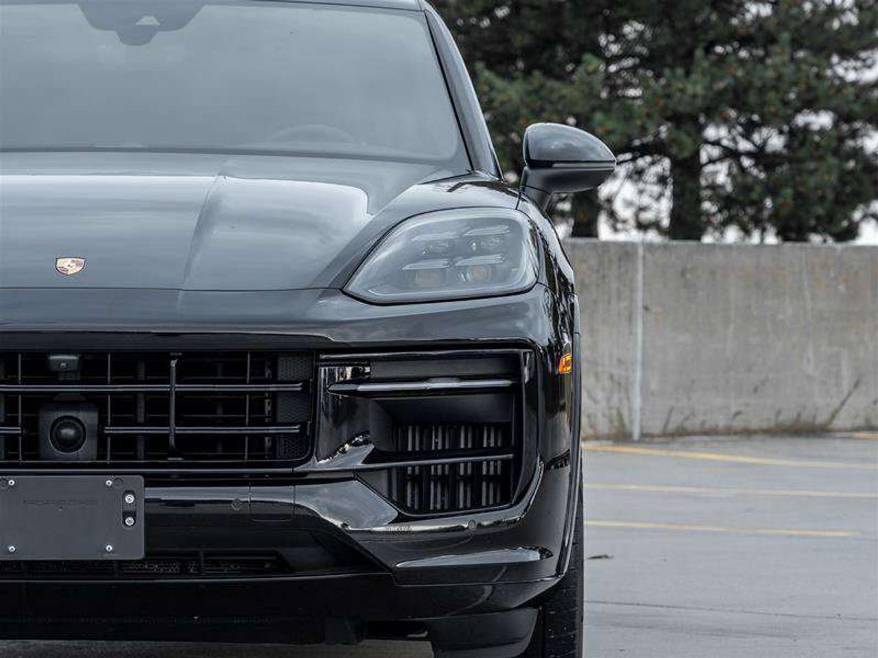 2024 Porsche Cayenne S Coupe AWD Premium Pkg Plus SportDesign Pkg in High Gloss Black 22 SportDesign Wheels in High Glos Photo