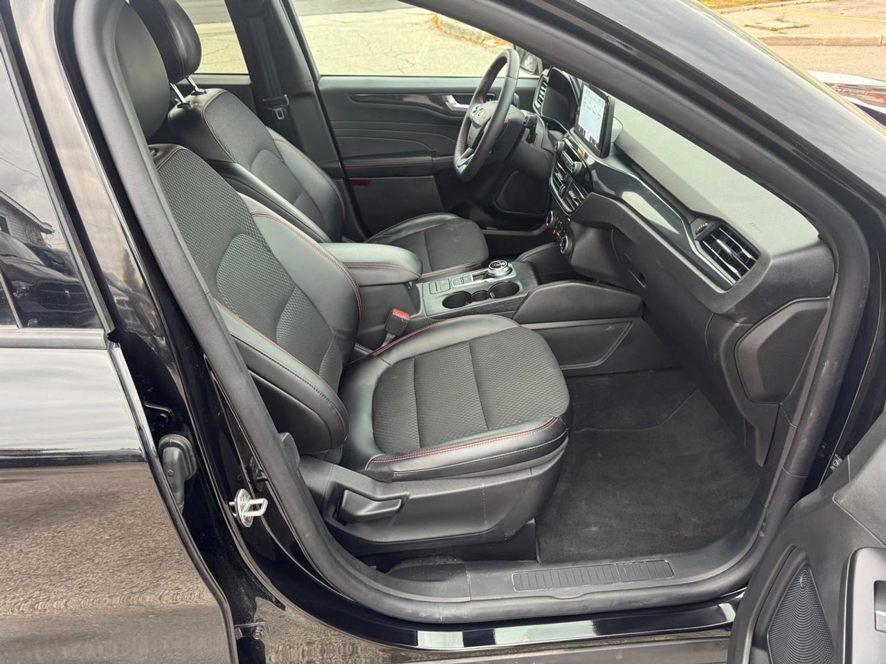 2026 Ford Escape ST LINE Photo