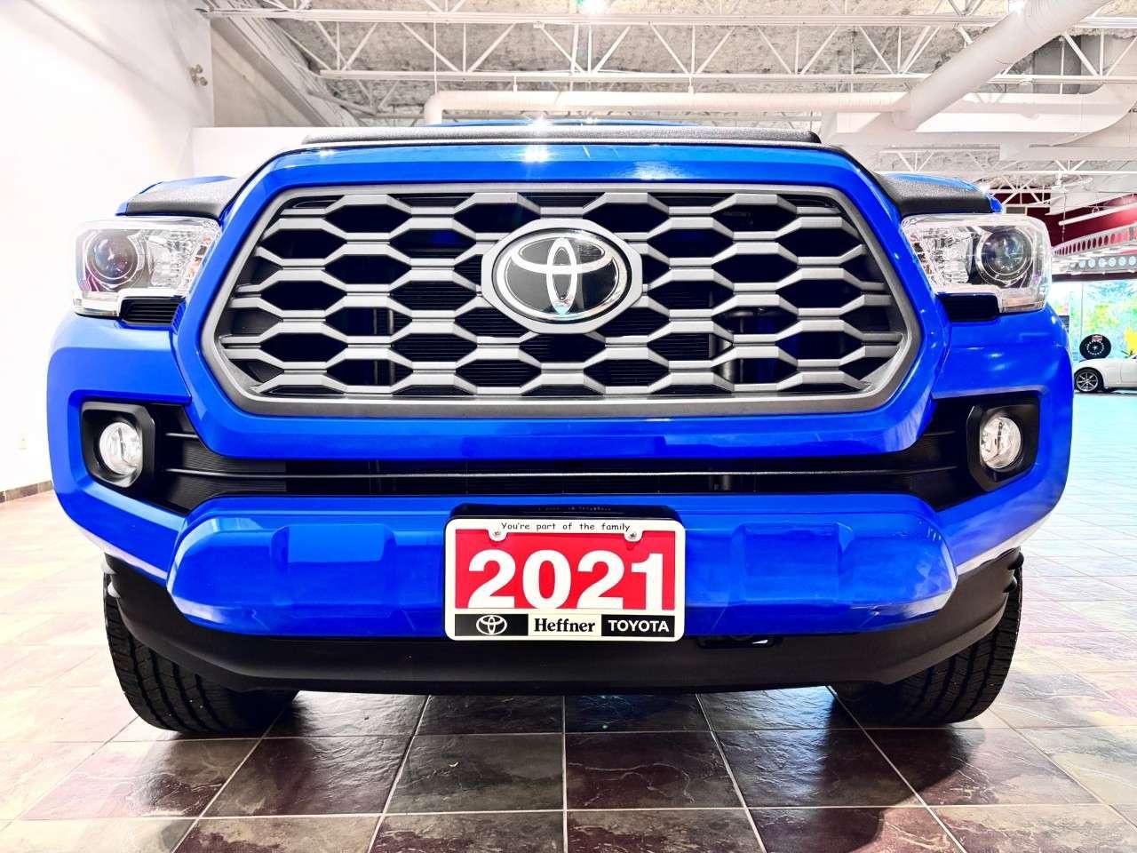 2021 Toyota Tacoma 4x4 Double Cab Auto Photo3