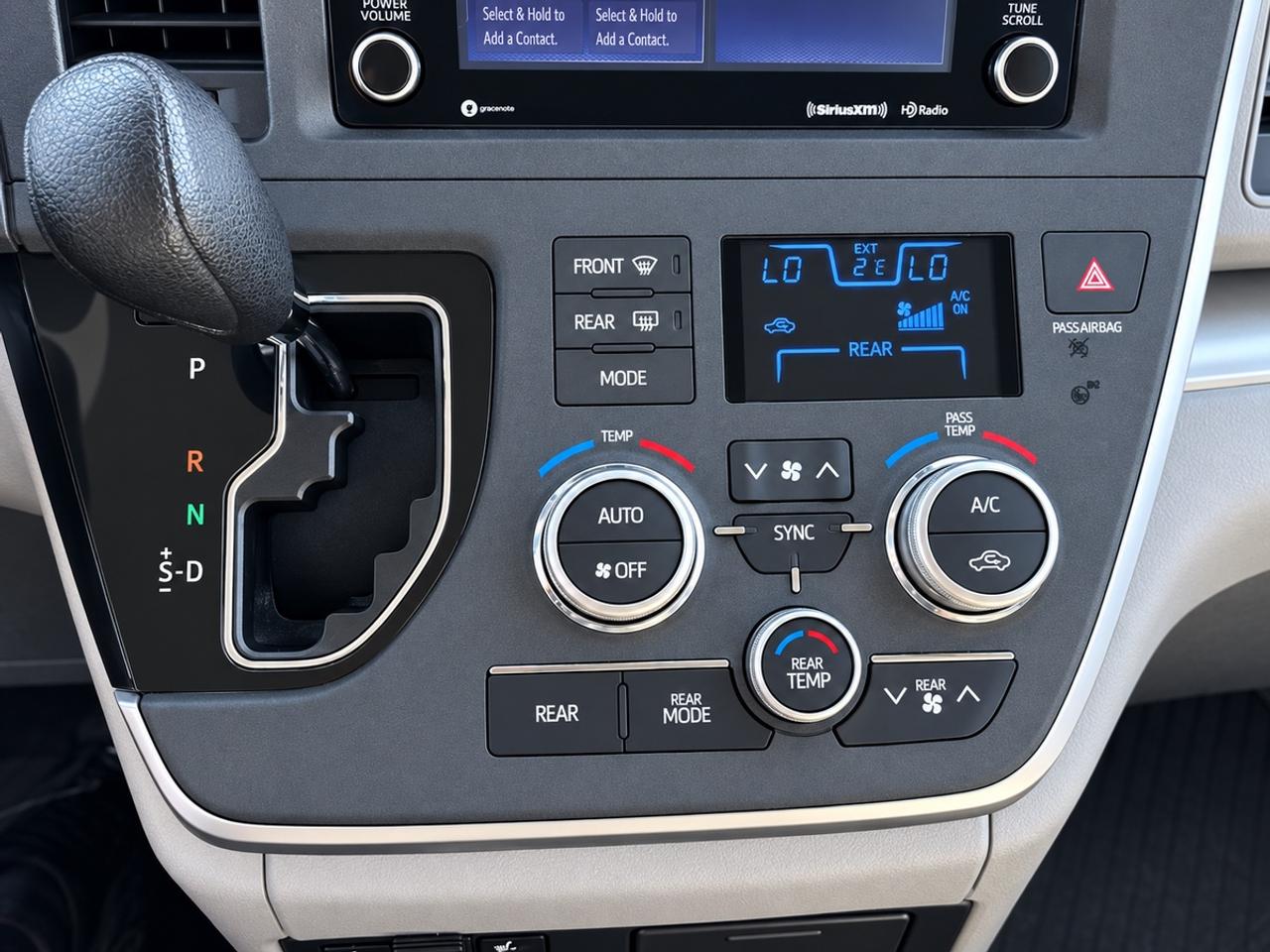 2020 Toyota Sienna LE Photo