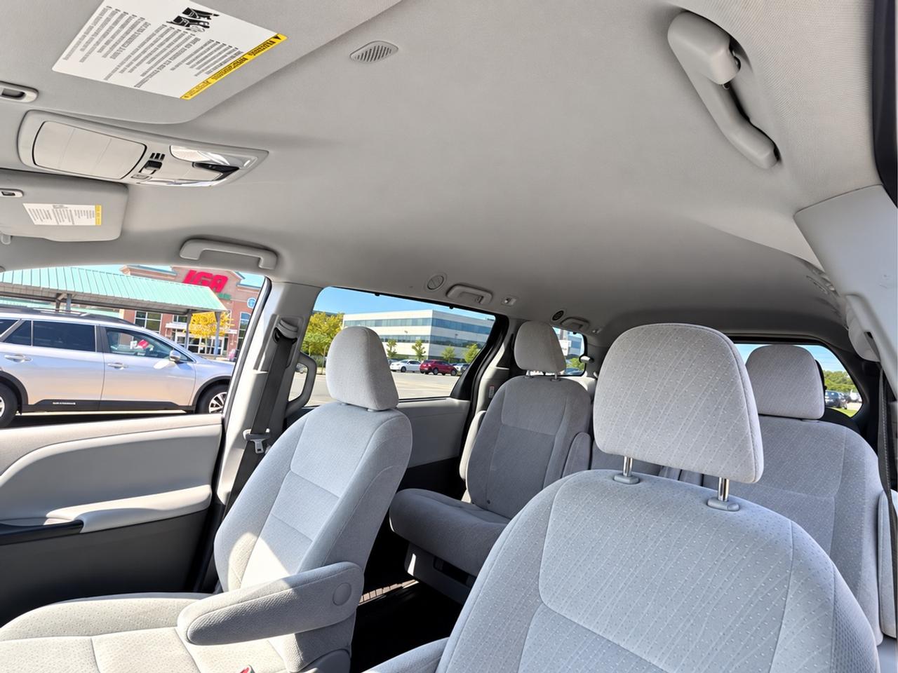 2020 Toyota Sienna LE Photo