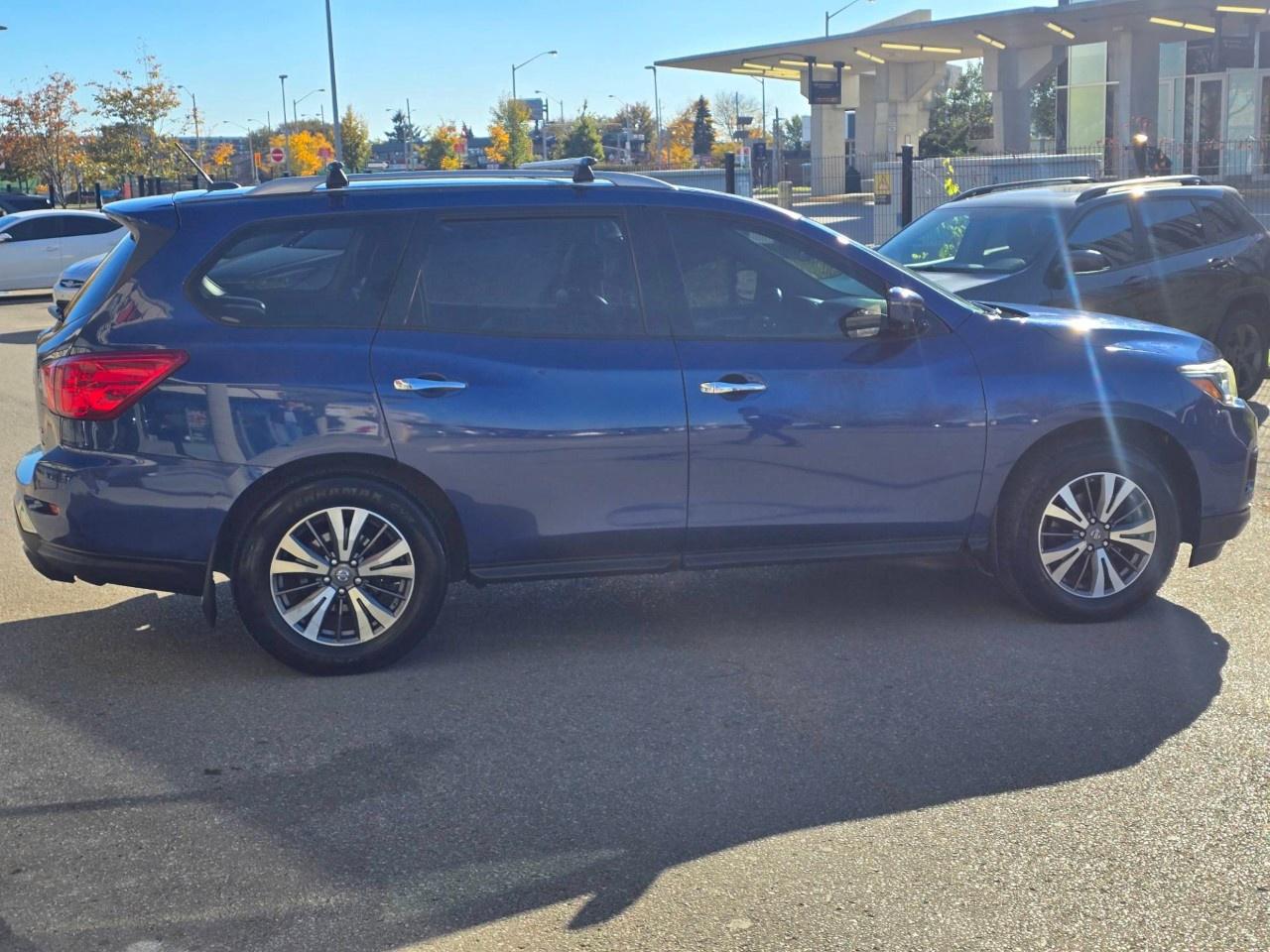 2017 Nissan Pathfinder 4WD 4DR SL Photo