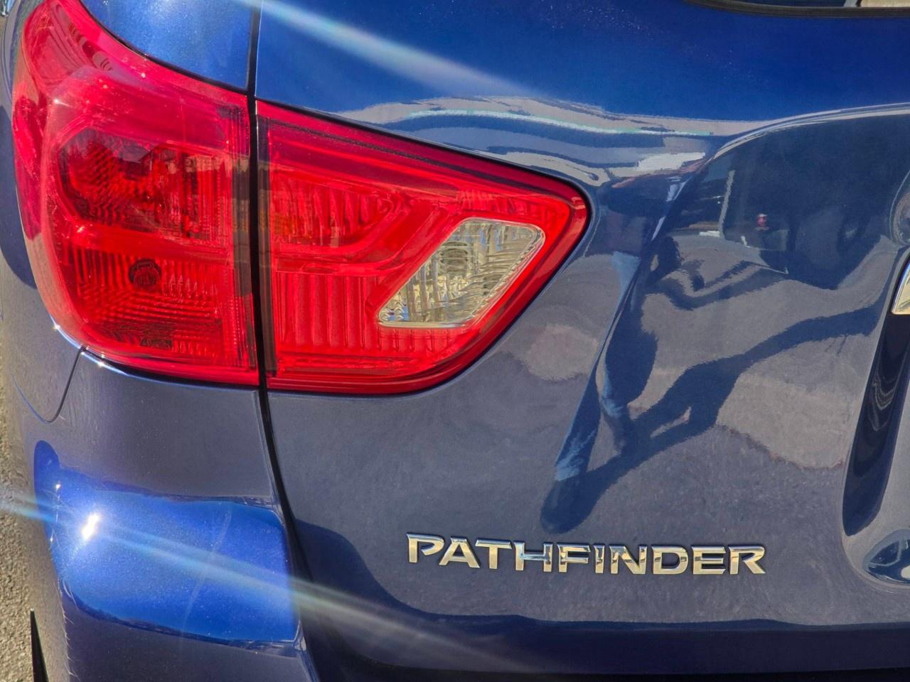 2017 Nissan Pathfinder 4WD 4DR SL Photo