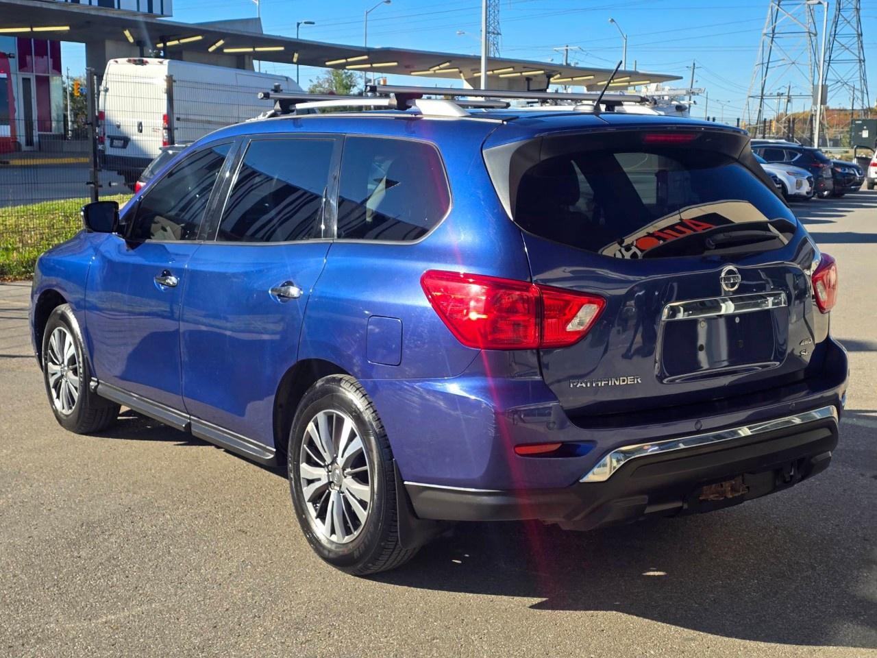 2017 Nissan Pathfinder 4WD 4DR SL Photo