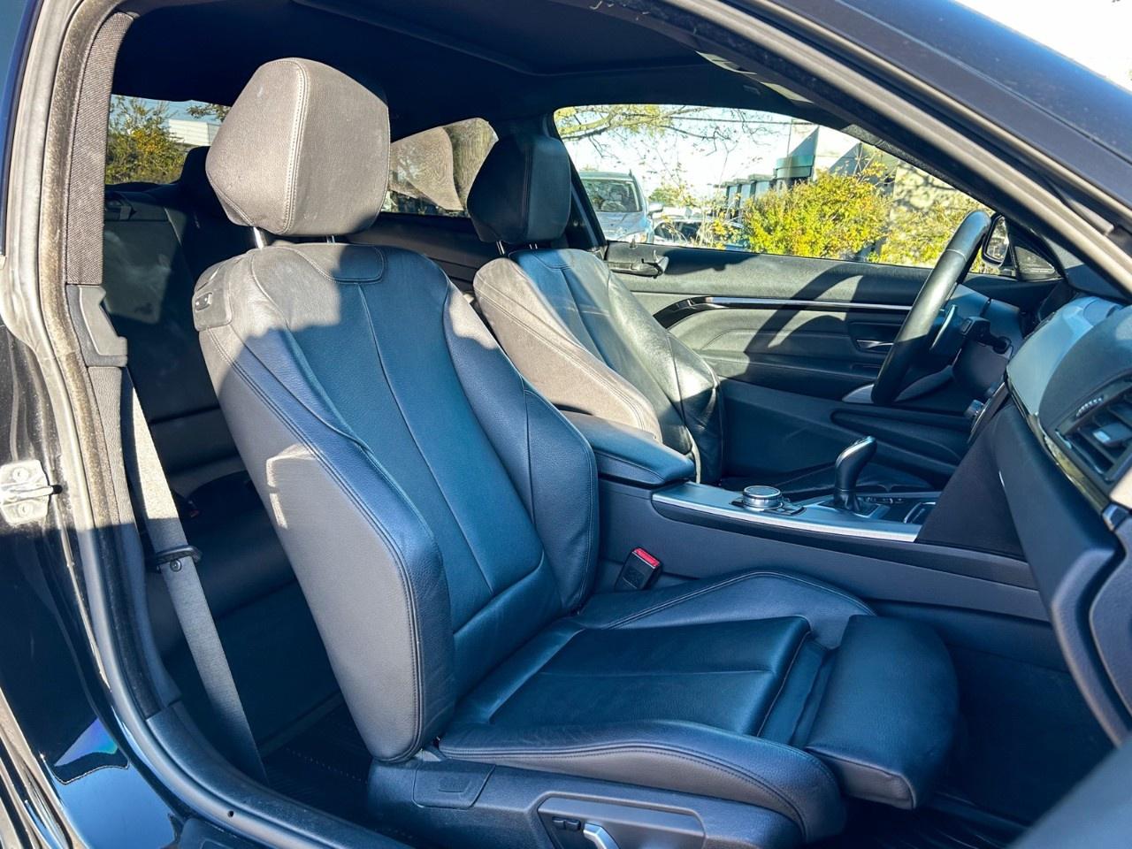2016 BMW 4 Series 435i Coupe / One Owner / Full options Photo