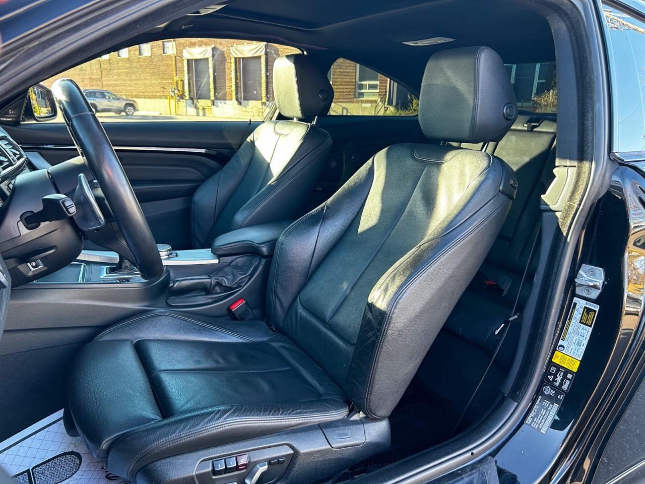 2016 BMW 4 Series 435i Coupe / One Owner / Full options Photo