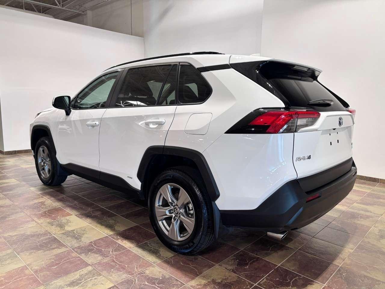 2024 Toyota RAV4 Hybrid XLE AWD Photo
