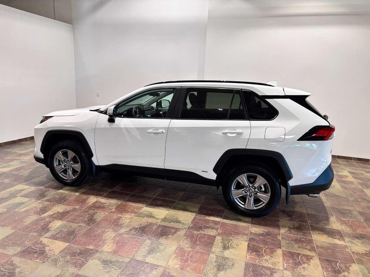 2024 Toyota RAV4 Hybrid XLE AWD Photo