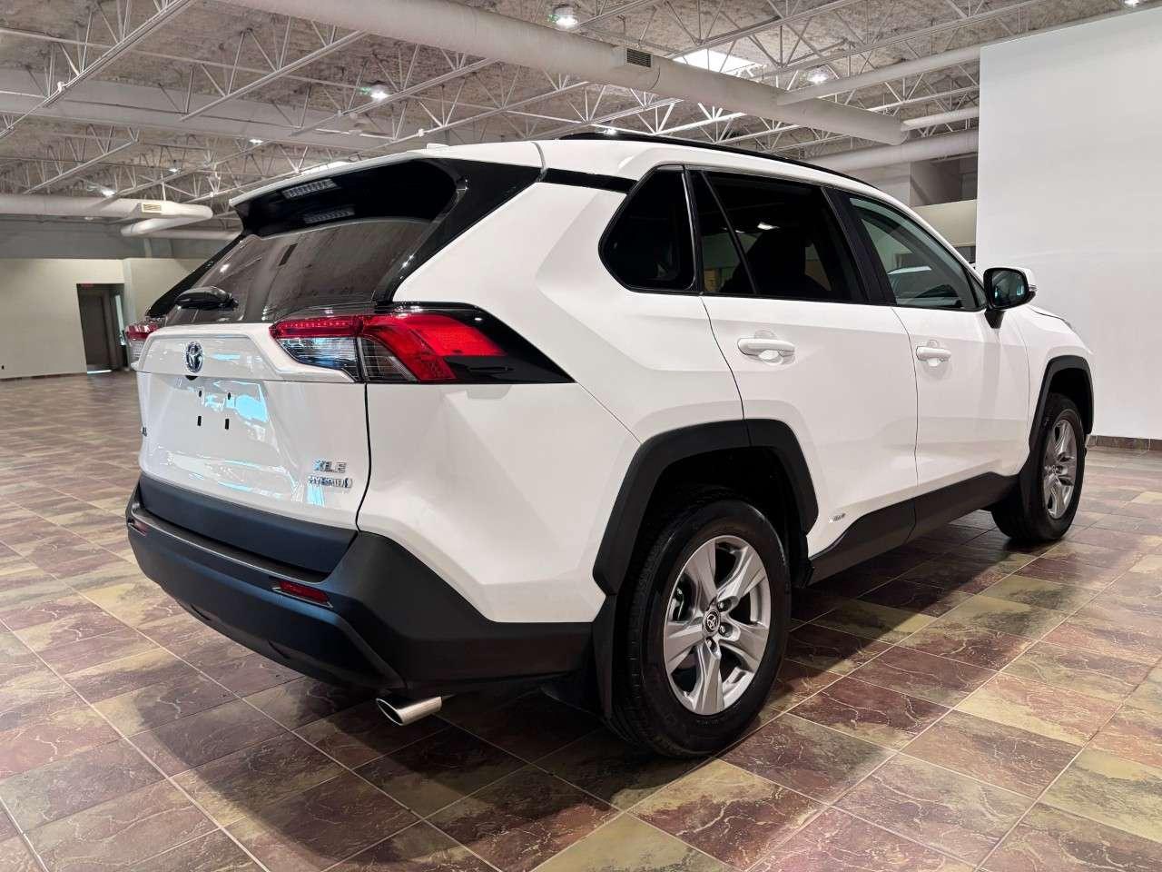 2024 Toyota RAV4 Hybrid XLE AWD Photo
