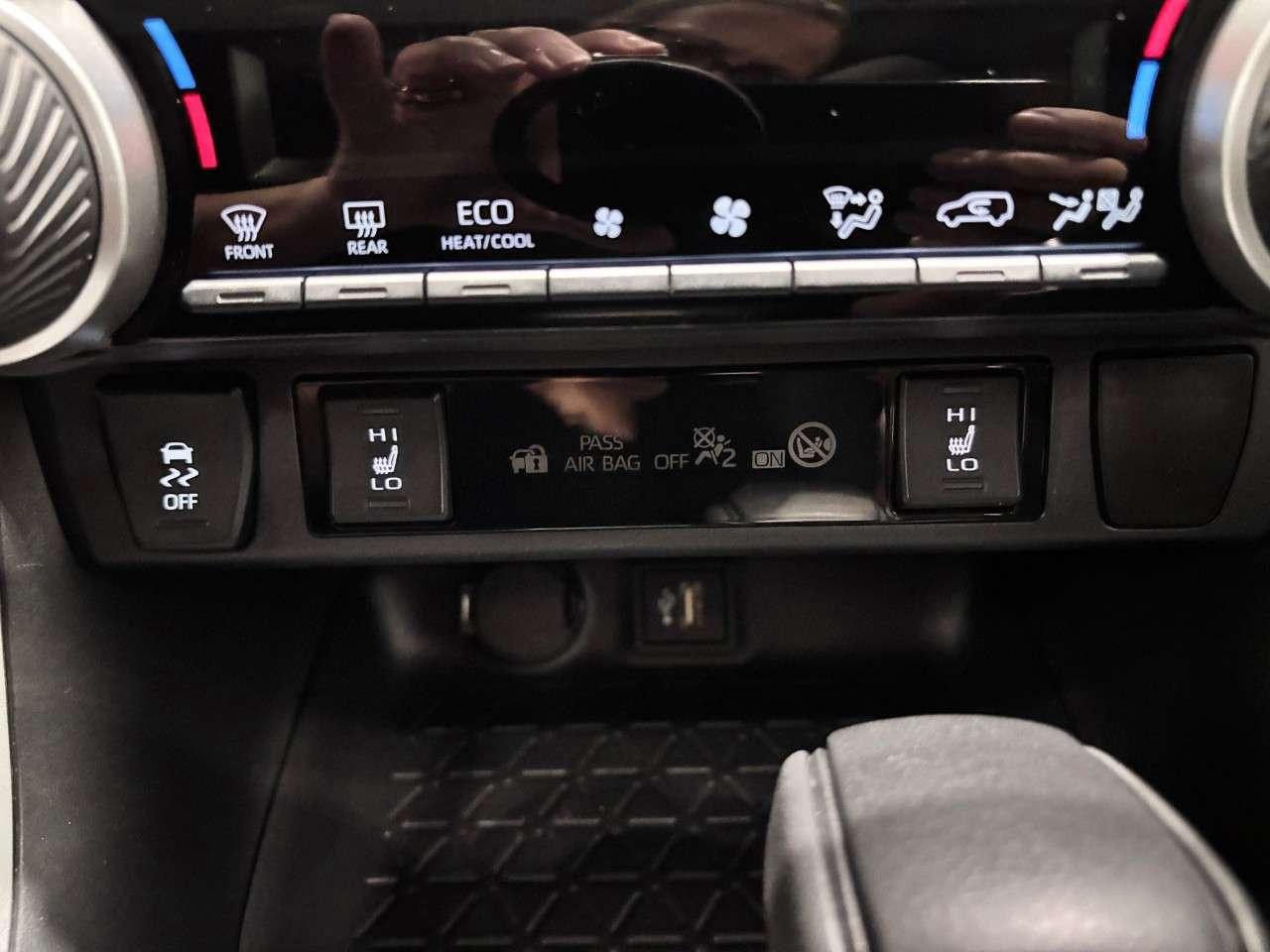 2024 Toyota RAV4 Hybrid XLE AWD Photo