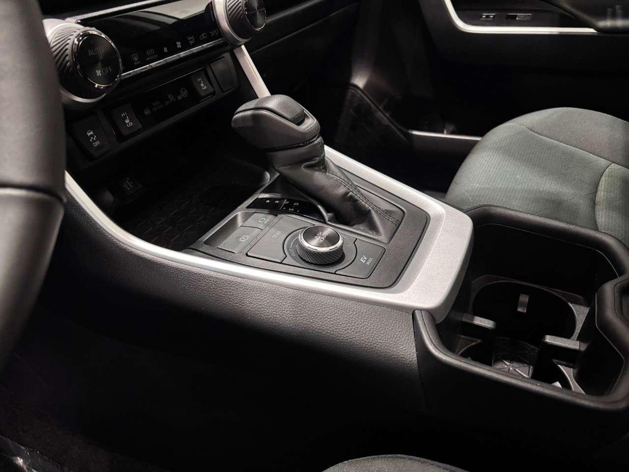 2024 Toyota RAV4 Hybrid XLE AWD Photo