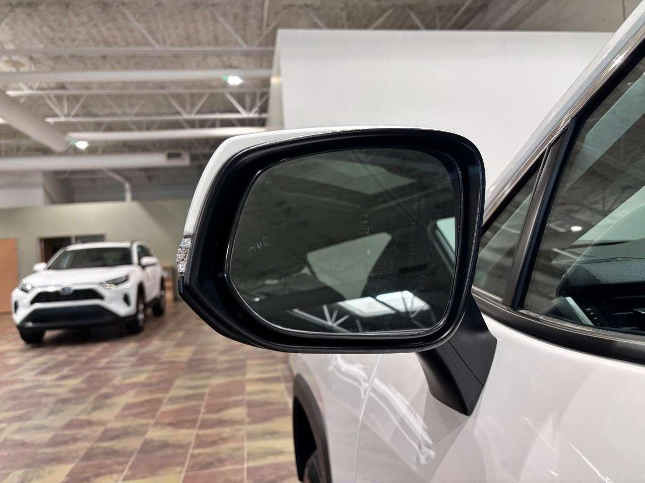 2024 Toyota RAV4 Hybrid XLE AWD Photo