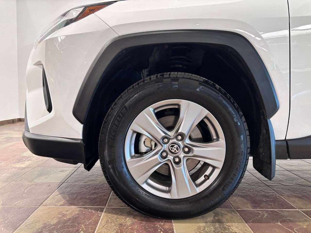 2024 Toyota RAV4 Hybrid XLE AWD Photo