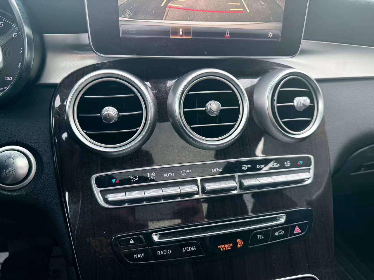 2019 Mercedes-Benz GLC AWD   Back-Up Camera   Navigation   Heated Seat Photo