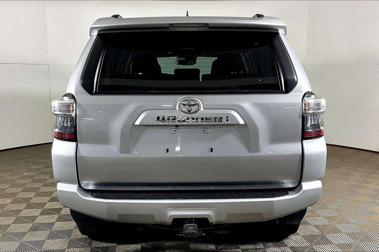 2022 Toyota 4Runner 4WD Photo3