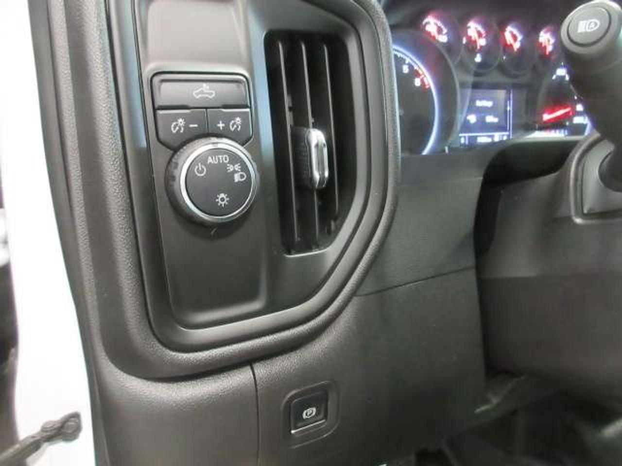 2024 Chevrolet Silverado 1500 5.3L V8, 2WD LONG BOX, A/C, APPLE/ANDROID, 46K! Photo